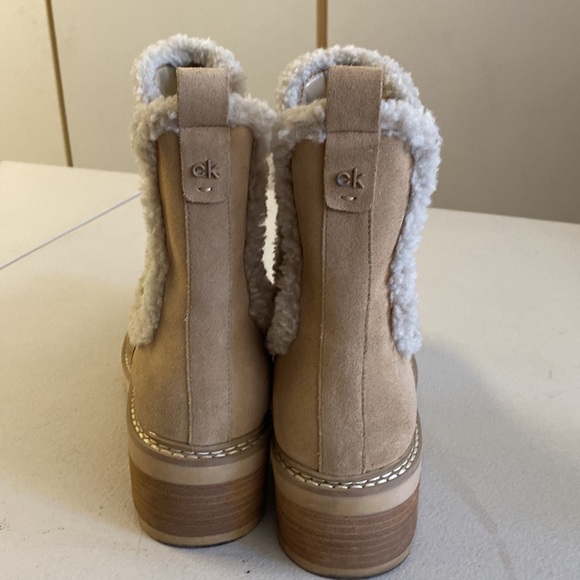 Women's Anissa Lug Sole Block Heel Cozy Faux Fur Chelsea Winter Booties - Picture 3 of 5